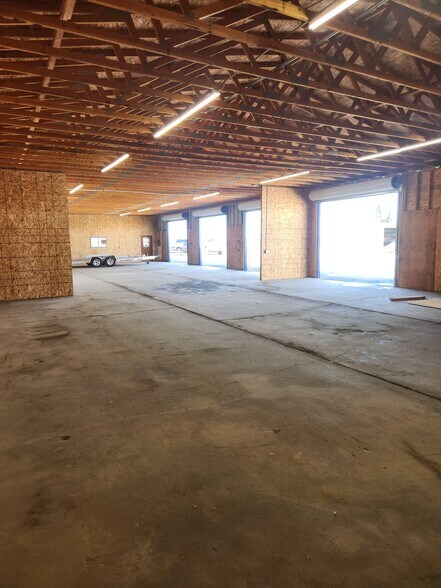 More Photos Of 6764 Avenue 304, Goshen Auto Repair For Lease