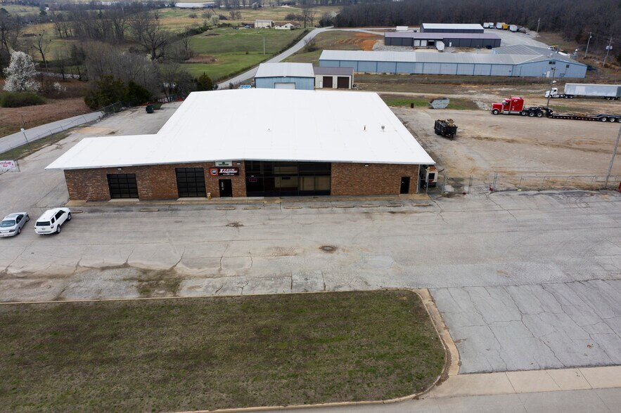 More Photos Of 4602 N US Highway 63, West Plains Flex For Sale