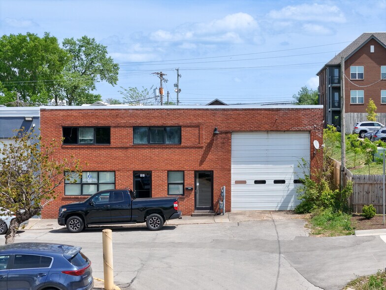 More Photos Of 819 Porter Pl, Lexington Warehouse For Lease
