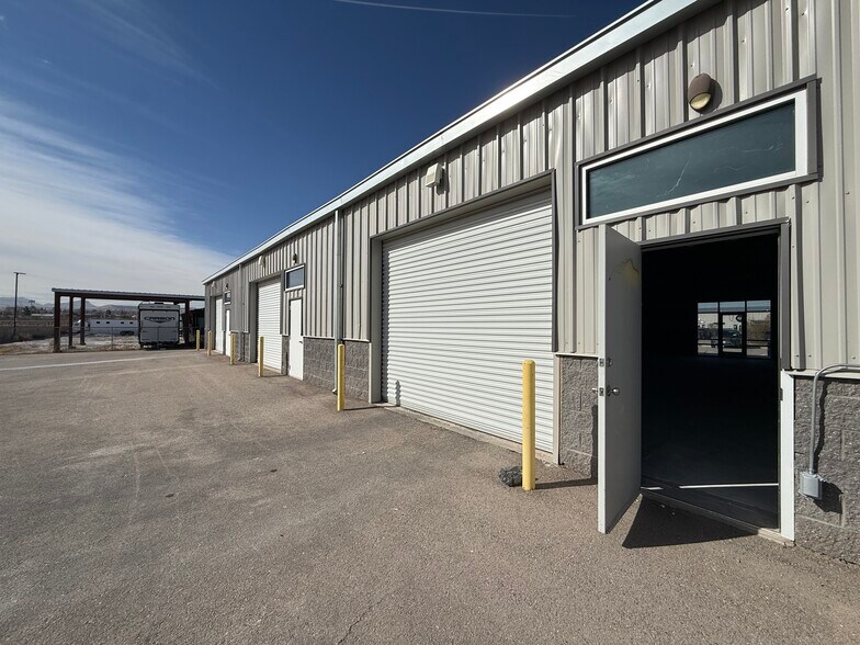More Photos Of 1895 Appaloosa Dr, Sunland Park Showroom For Lease