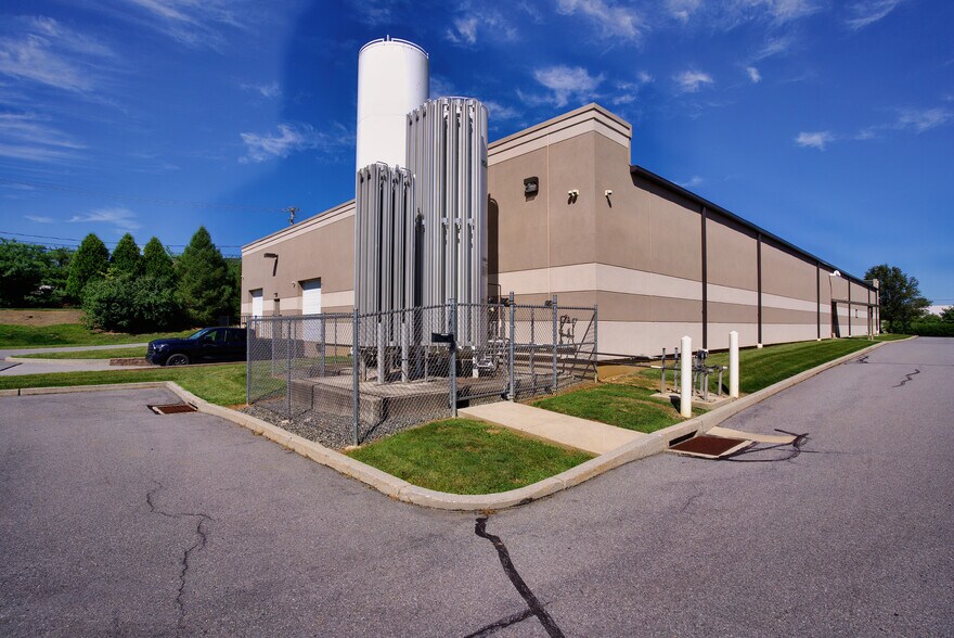 More Photos Of 7448 Industrial Park Way, Macungie Research And Development For Lease