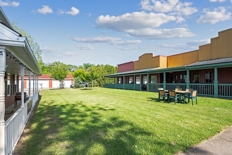 More Photos Of 1415-1427 S Milford Rd, Highland Unknown For Lease