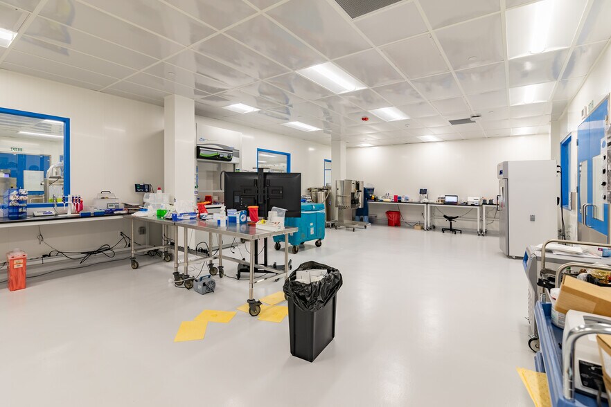 More Photos Of 727 Norristown Rd, Lower Gwynedd Research And Development For Lease