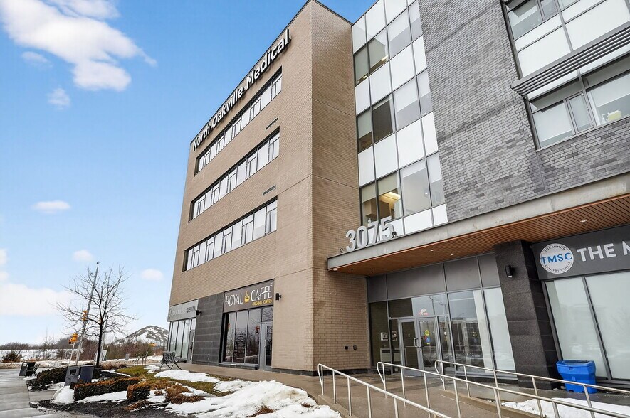 More Photos Of 3075 Hospital Gate, Oakville Medical For Lease