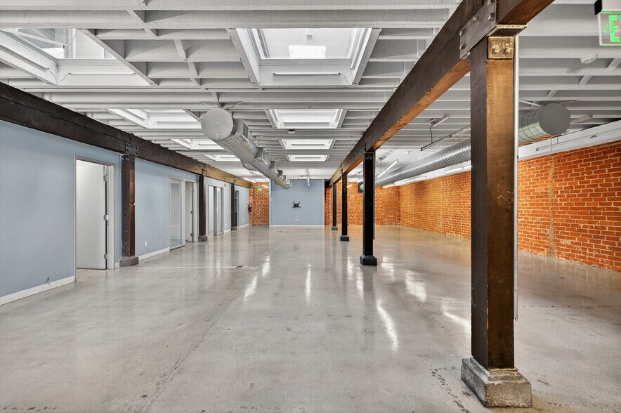 More Photos Of 4716 Vineland Ave, North Hollywood Loft Creative Space For Lease