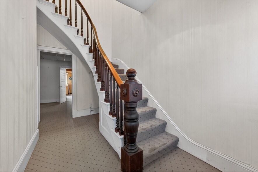 More Photos Of 209 N Main St, Belleville Medical For Sale