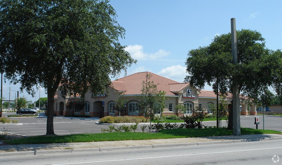 More Photos Of 2241 66th St N, Saint Petersburg Coworking Space