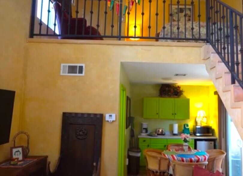 More Photos Of 22942 Crespi St, Woodland Hills Specialty For Sale
