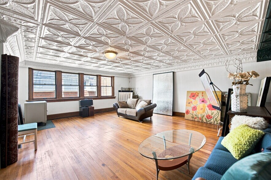 More Photos Of 121 E Bremer Ave, Waverly General Retail For Sale