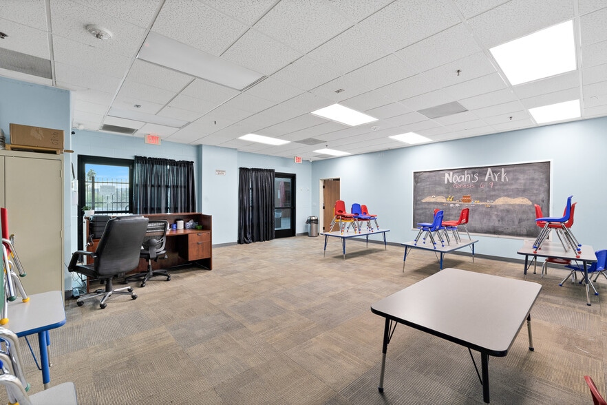 More Photos Of 17180 Soledad Canyon Rd, Canyon Country Religious Facility For Sale