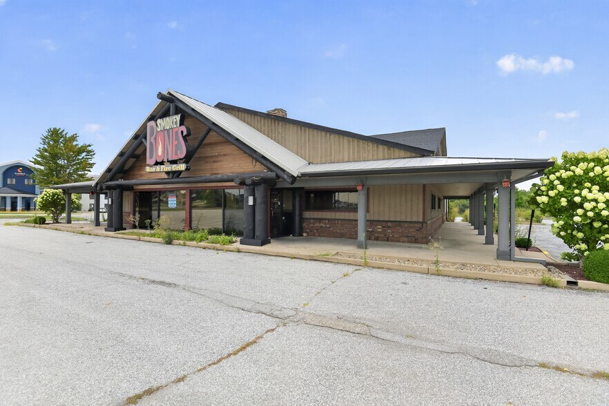 More Photos Of 2660 S Dirksen Pky, Springfield Restaurant For Sale
