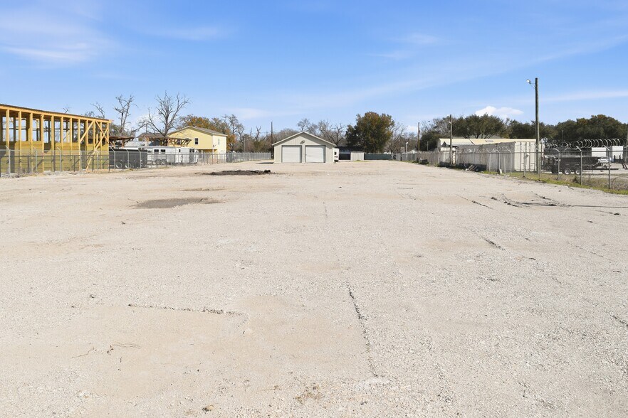 More Photos Of 12115 West Dr, Cypress Land For Lease