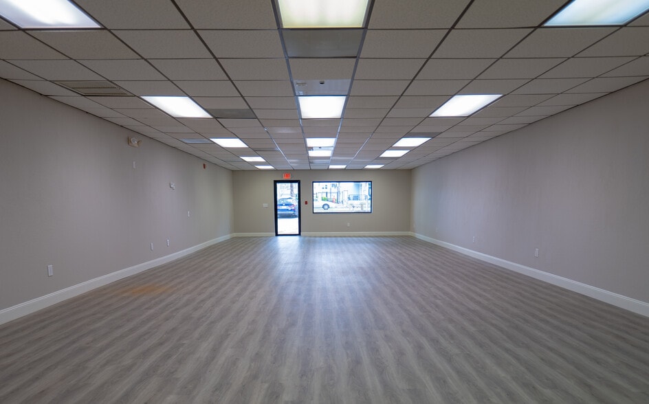 More Photos Of 190 Patricia Ave, Dunedin General Retail For Lease