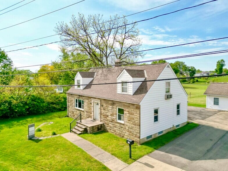 More Photos Of 719 Coshocton Ave, Mount Vernon Office For Sale