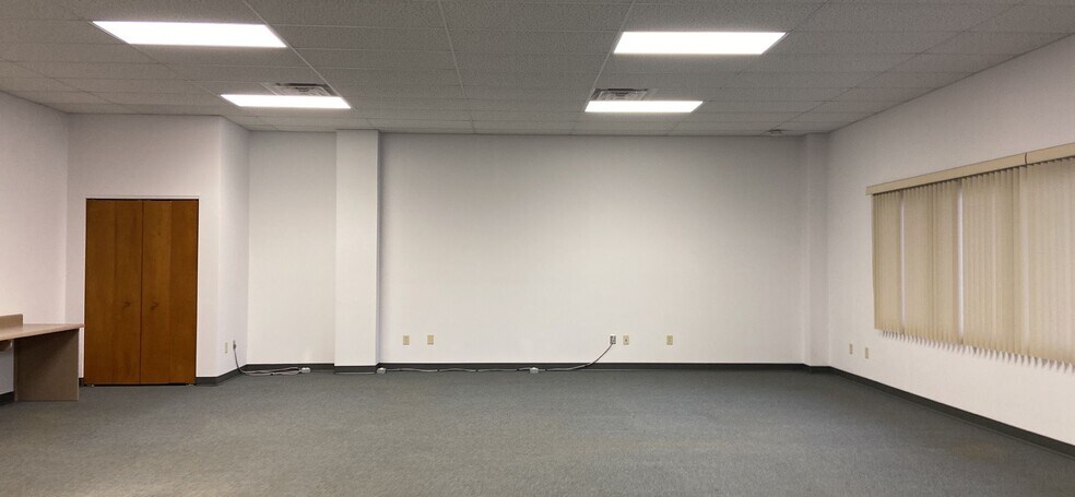 More Photos Of 427 W Pike St, Goshen Restaurant For Lease