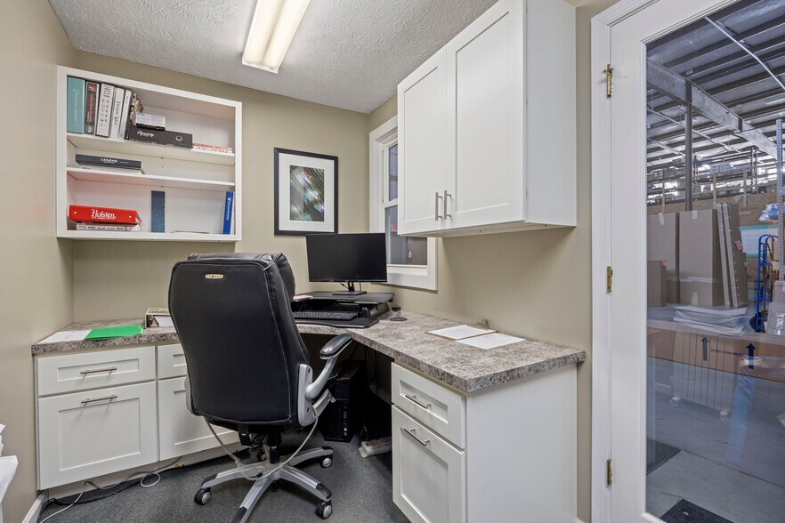 More Photos Of 1930 Deyerle Ave, Harrisonburg Freestanding For Sale