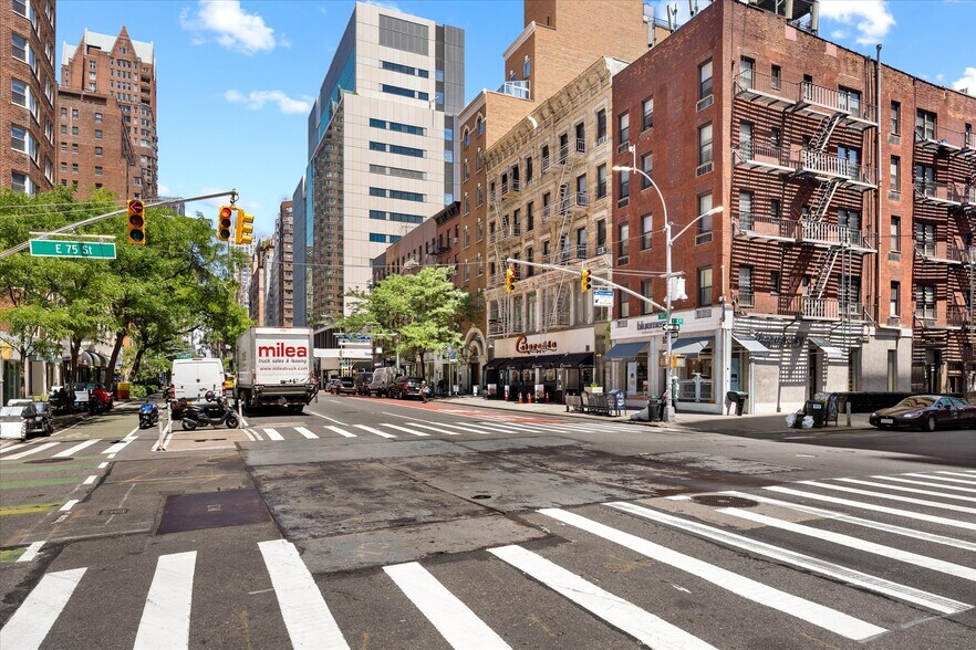 More Photos Of 208 E 75th St, New York Apartments For Lease