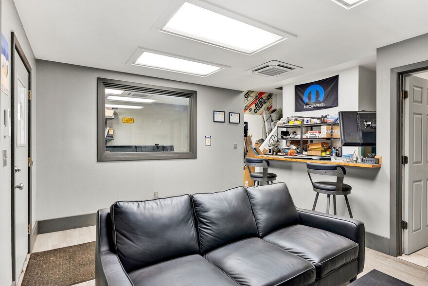 More Photos Of 11370 N Government Way, Hayden General Retail For Sale