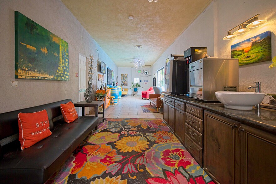 More Photos Of 2525 N Palm Canyon Dr, Palm Springs Hotel For Sale