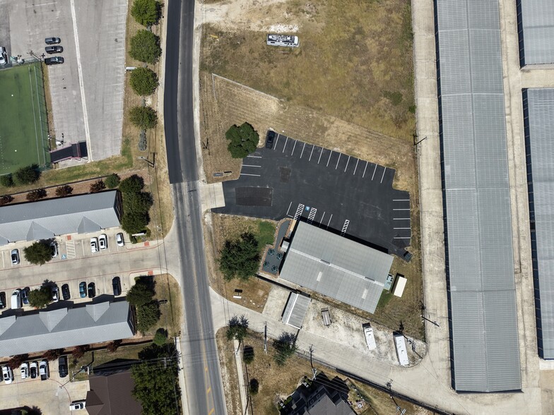 More Photos Of 129 Old San Antonio Rd, Boerne Light Manufacturing For Sale