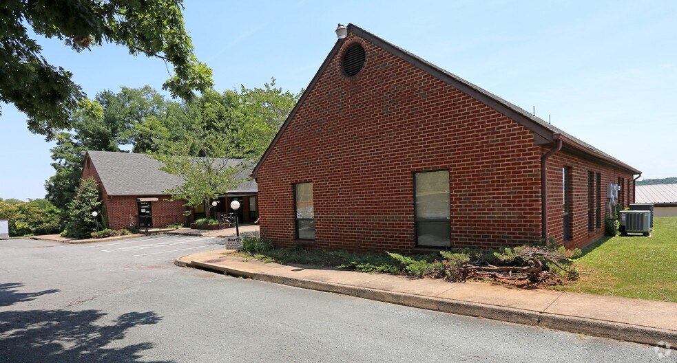 More Photos Of 3042 Berkmar Dr, Charlottesville Office For Lease