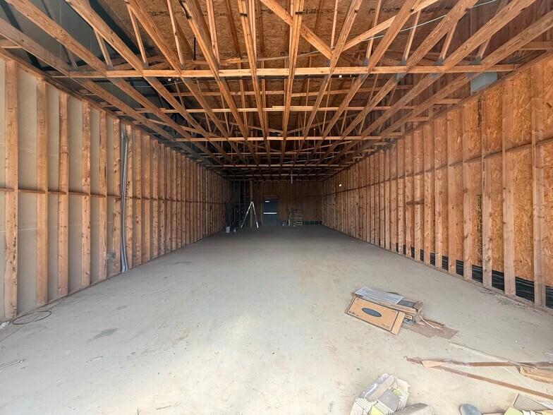 More Photos Of 415 Griffin St, Brandon Service Station For Lease