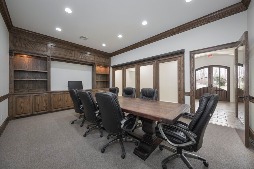 More Photos Of 2461 Tower Dr, Monroe Office For Lease