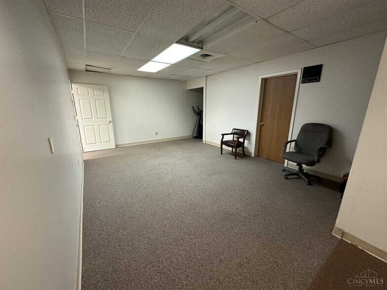 More Photos Of 2010-2040 Anderson Ferry Rd, Cincinnati Unknown For Lease
