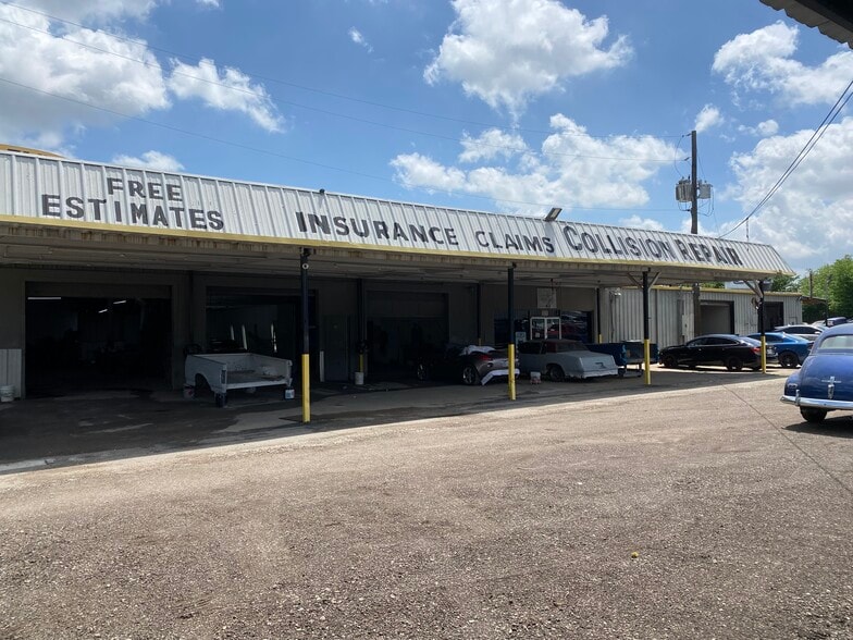 More Photos Of 3916 W Ledbetter Dr, Dallas Auto Repair For Sale