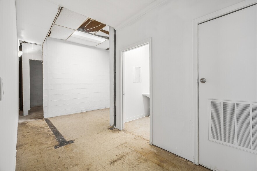 More Photos Of 4424 N Shepherd Dr, Houston Storefront For Lease