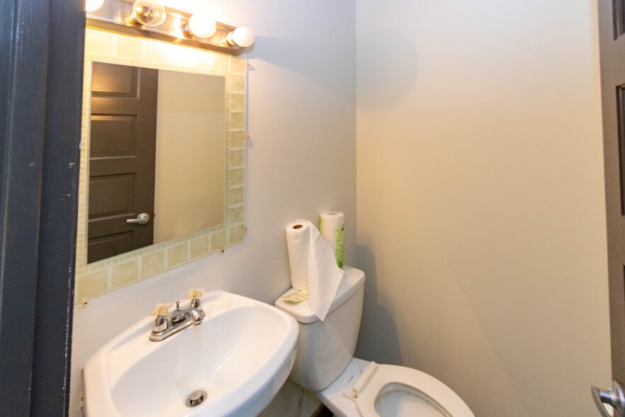 More Photos Of 115 W Saratoga St, Baltimore Storefront Retail Residential For Sale