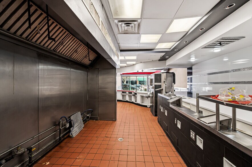 More Photos Of 13 W Allegheny Ave, Towson Storefront For Sale