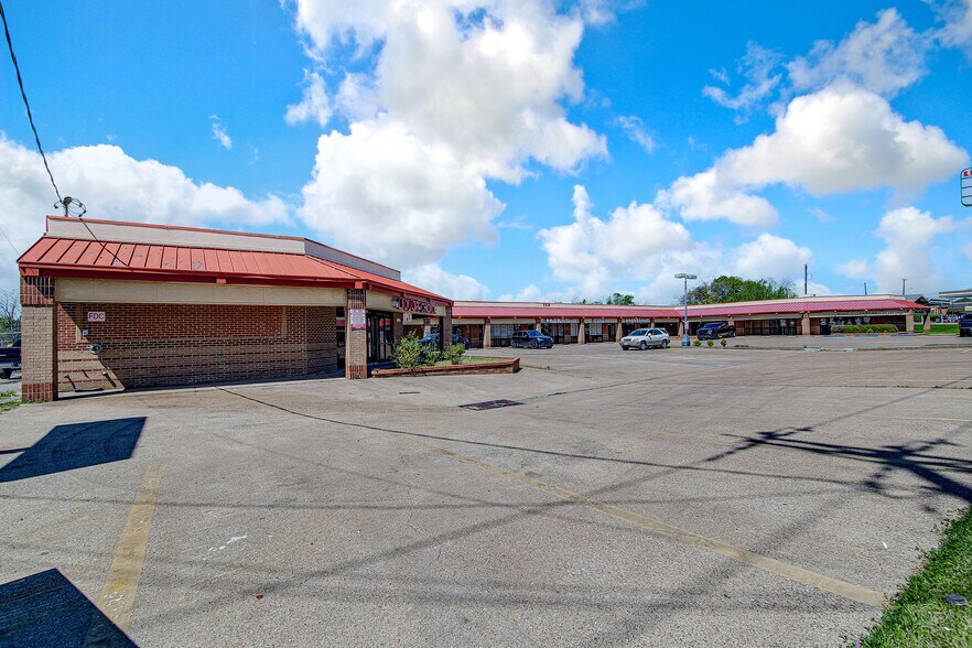 More Photos Of 138 S Bowen Rd, Arlington Storefront Retail Office For Lease