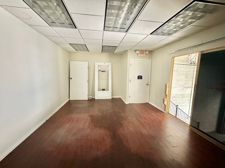More Photos Of 5751 Dawson St, Hollywood Warehouse For Lease