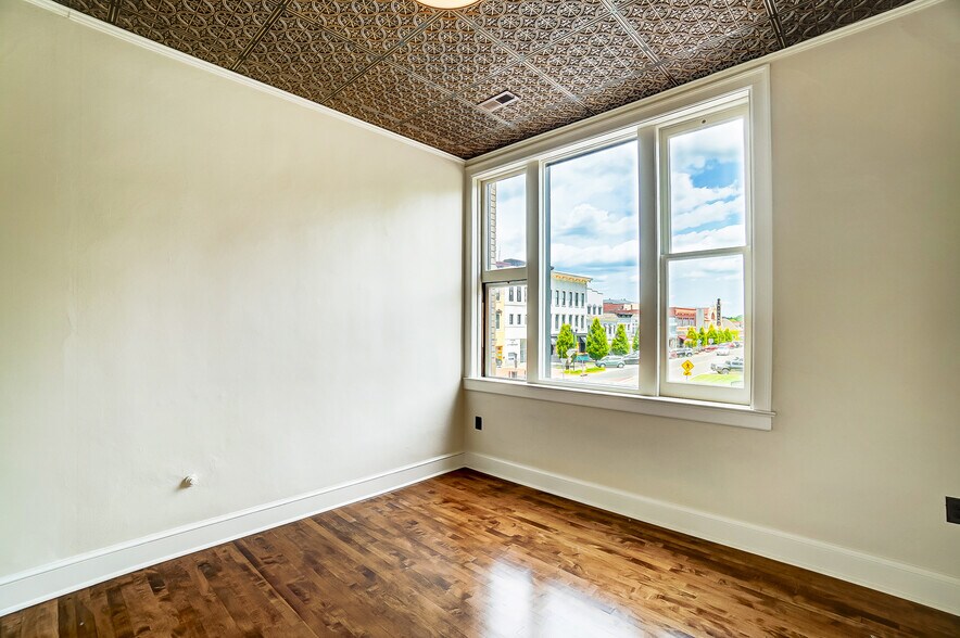 More Photos Of 9-11 N 3rd St, Newark Office For Lease