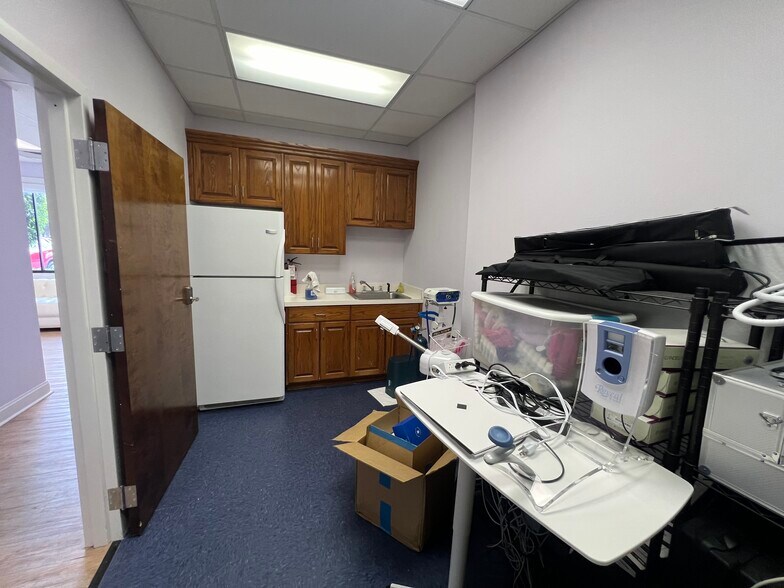 More Photos Of 4140 Ferncreek Dr, Fayetteville Office For Lease