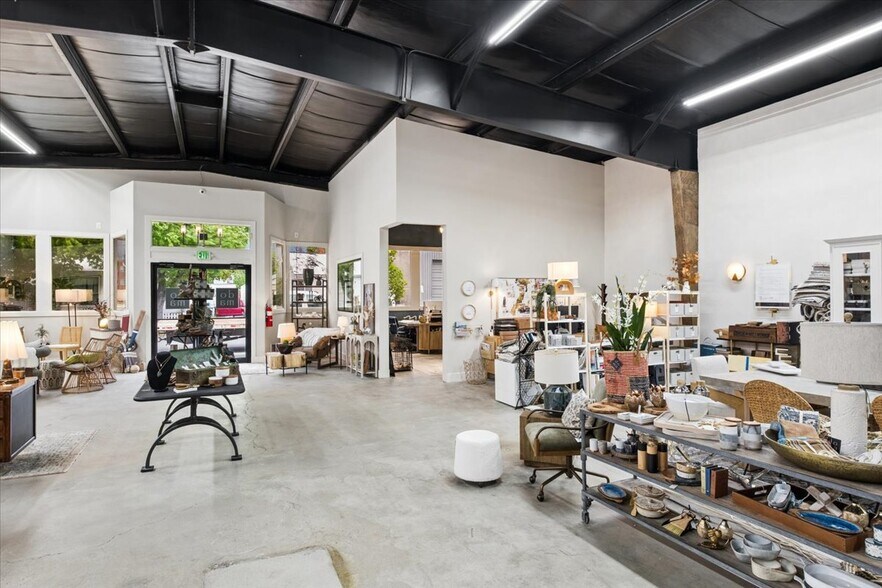 More Photos Of 20 2nd Ave E, Kalispell Office For Sale