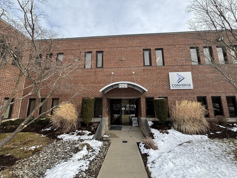 Primary Photo Of 6 Blackstone Valley Pl, Lincoln Medical For Lease