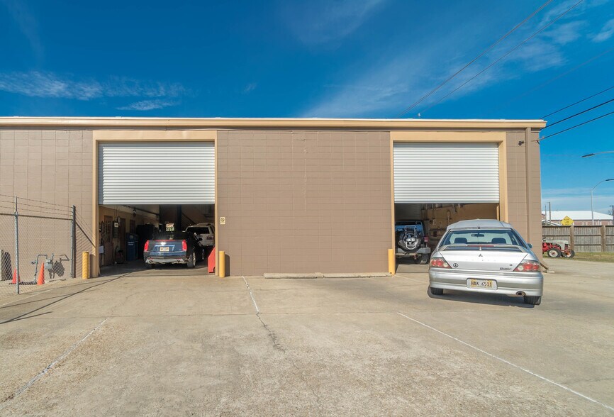 More Photos Of 198 Main St, Biloxi Light Distribution For Sale