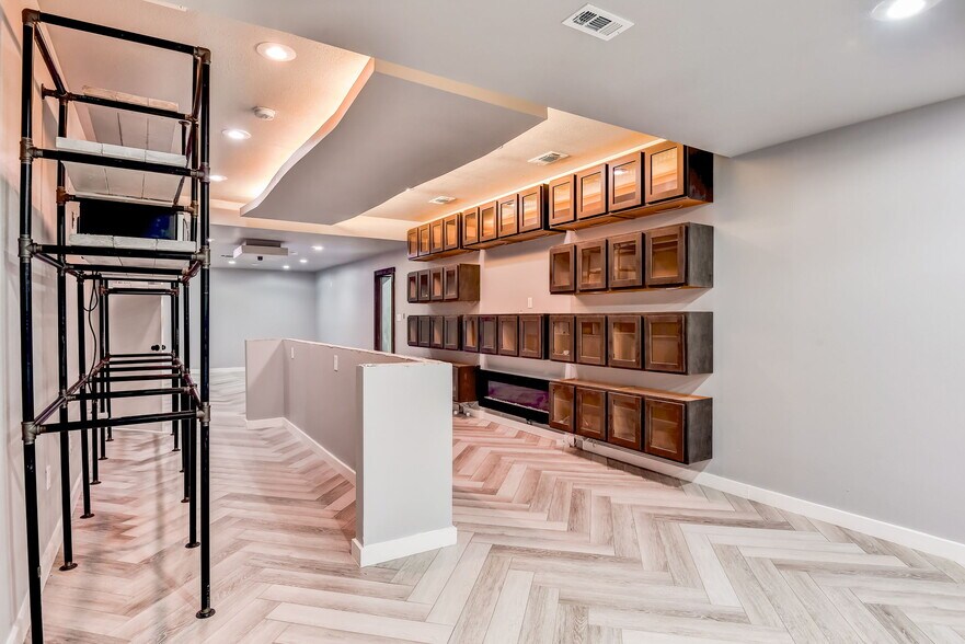 More Photos Of 4803 West Ave, San Antonio Showroom For Lease