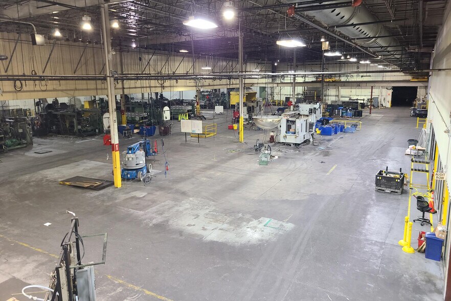 More Photos Of 711 E Porter Rd, Muskegon Manufacturing For Lease
