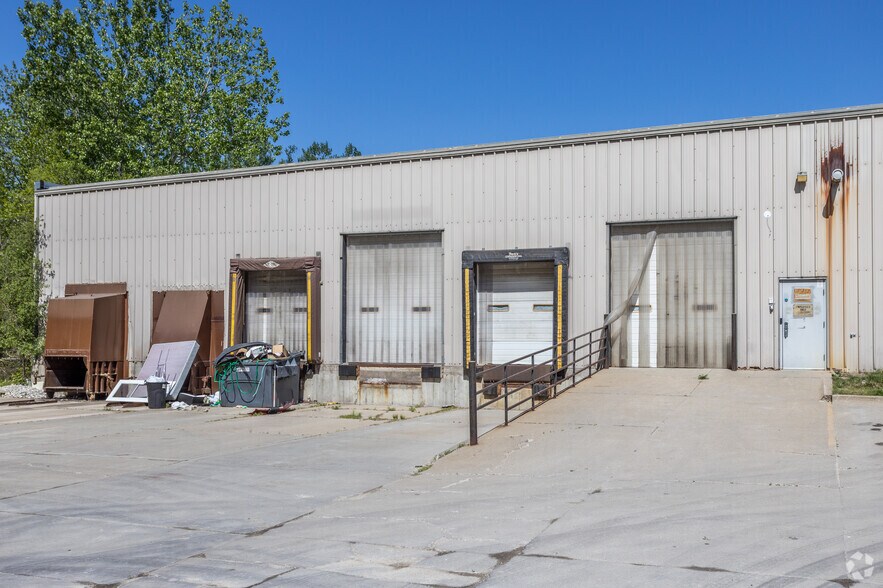 More Photos Of 1202 Thomas Beck Rd, Des Moines Flex For Lease