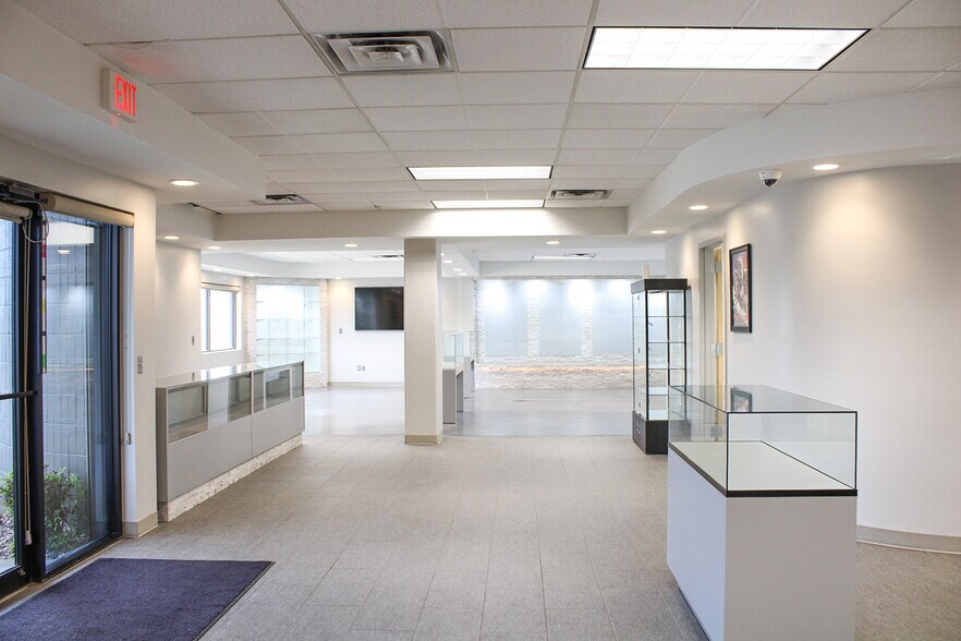 More Photos Of 4121 S 72nd Ave, Tulsa Service For Sale