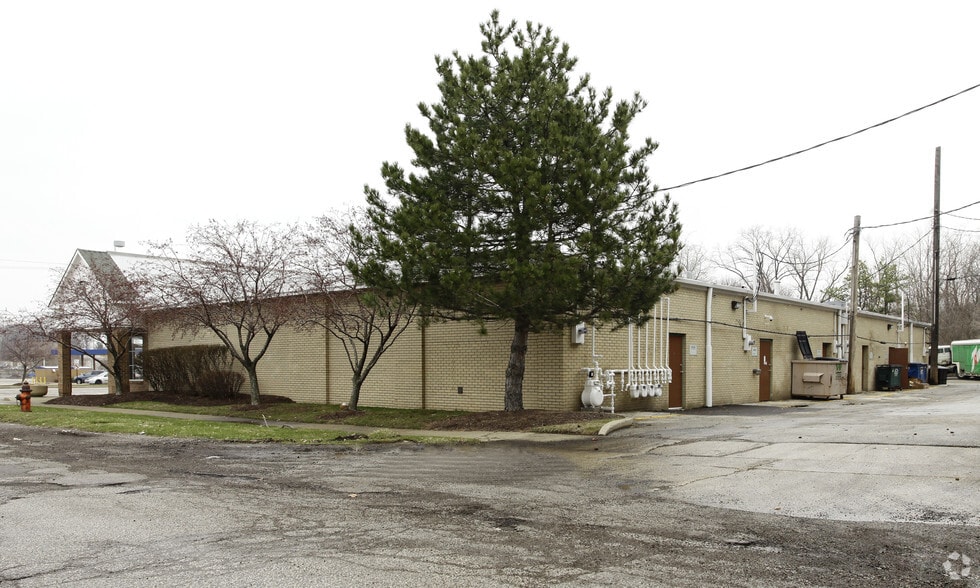 More Photos Of 10239 Brookpark Rd, Parma Unknown For Lease