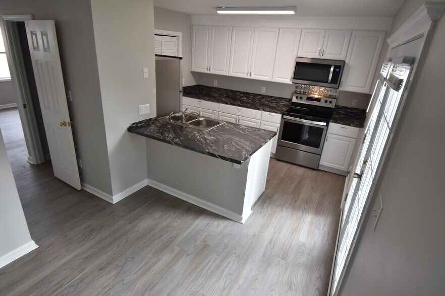 More Photos Of 600-650 S Main St, Mooresville Apartments For Sale