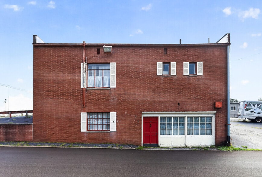More Photos Of 4120 Market St, Youngstown Freestanding For Sale