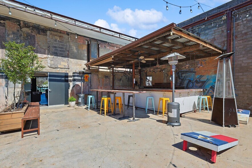 More Photos Of 2925 Race St, Fort Worth Restaurant For Lease