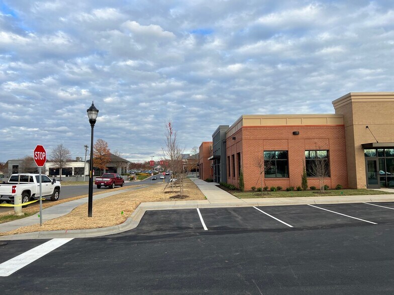 More Photos Of 13470 Plaza Road Ext, Charlotte Medical For Lease