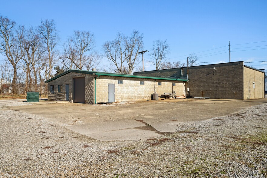 More Photos Of 15 Walnut St, Coshocton Warehouse For Sale