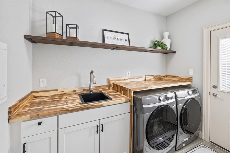 More Photos Of 6141 N Vine St, Vacaville Specialty For Sale